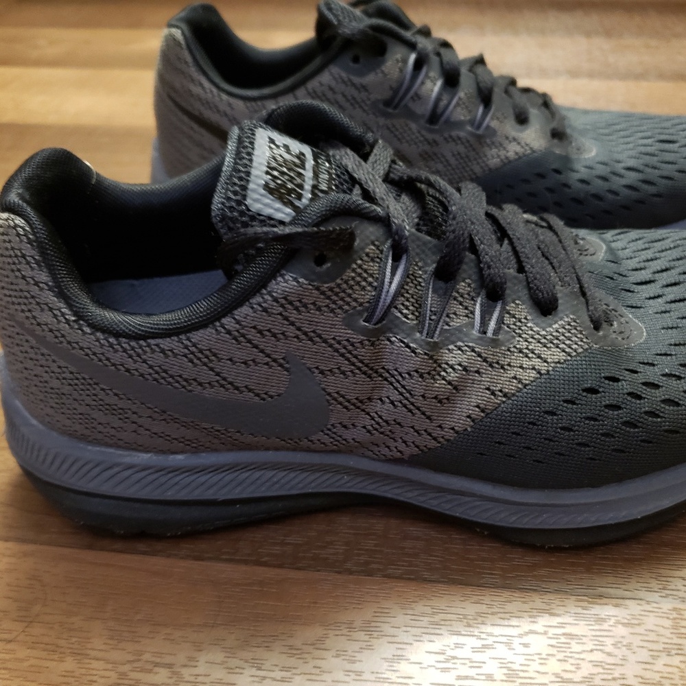 Nike Women's Air Zoom Winflo 5 Size 6.5